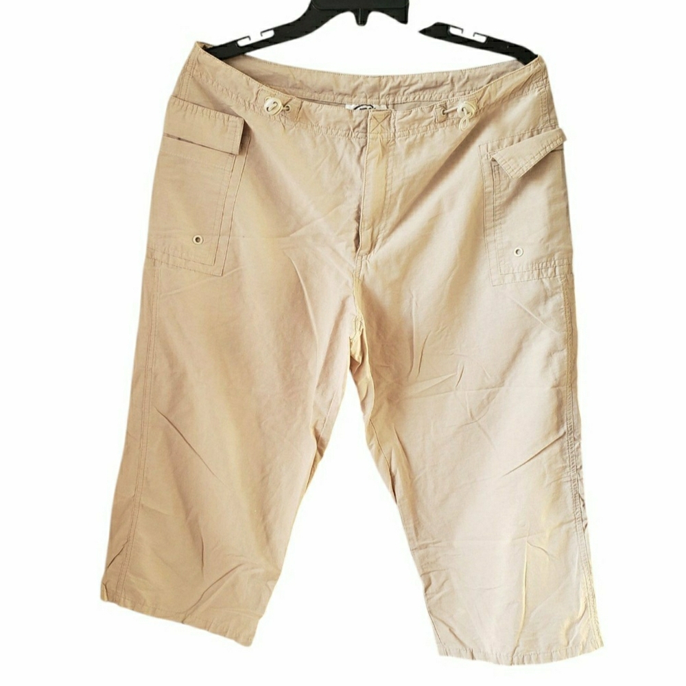 BW SPORT Petite Beige Capri Pants | 12P